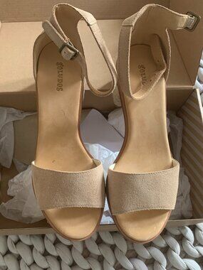 Soludos NWT Size 7 Suede Cream Neutral Sandal Heels